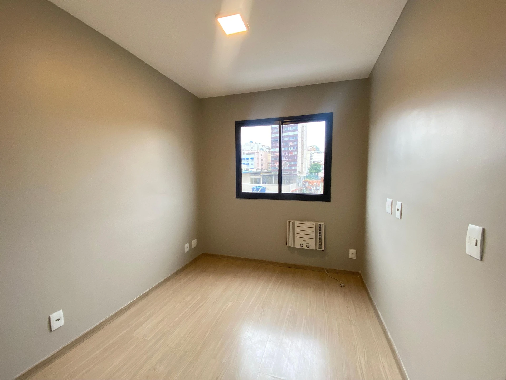 Apartment, 55 m², with wood or laminate floors — photo 39
