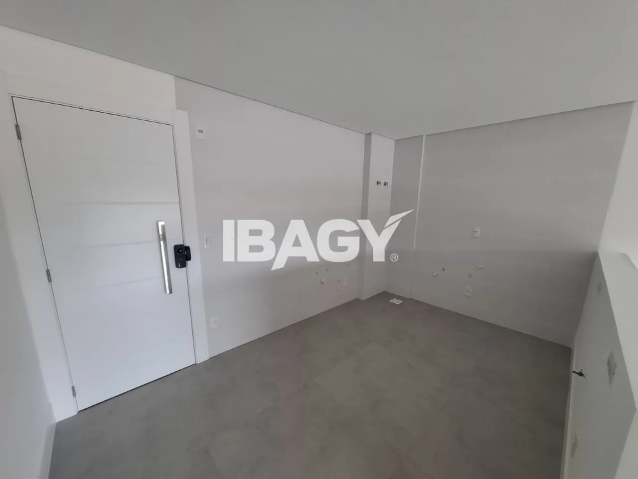 Studio with open-plan kitchen, 1 bedroom and 1 bathroom — photo 18