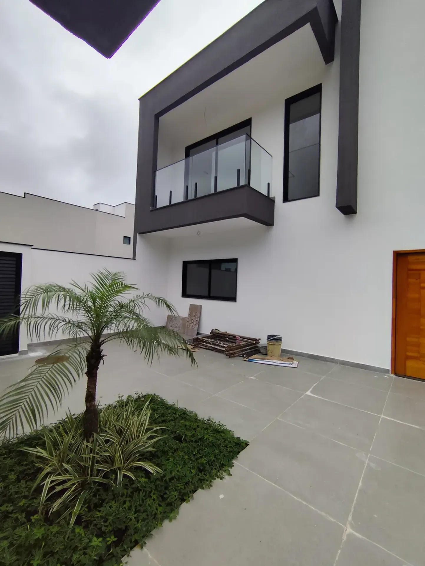 Unfurnished house with 4 en-suite bedrooms and open kitchen