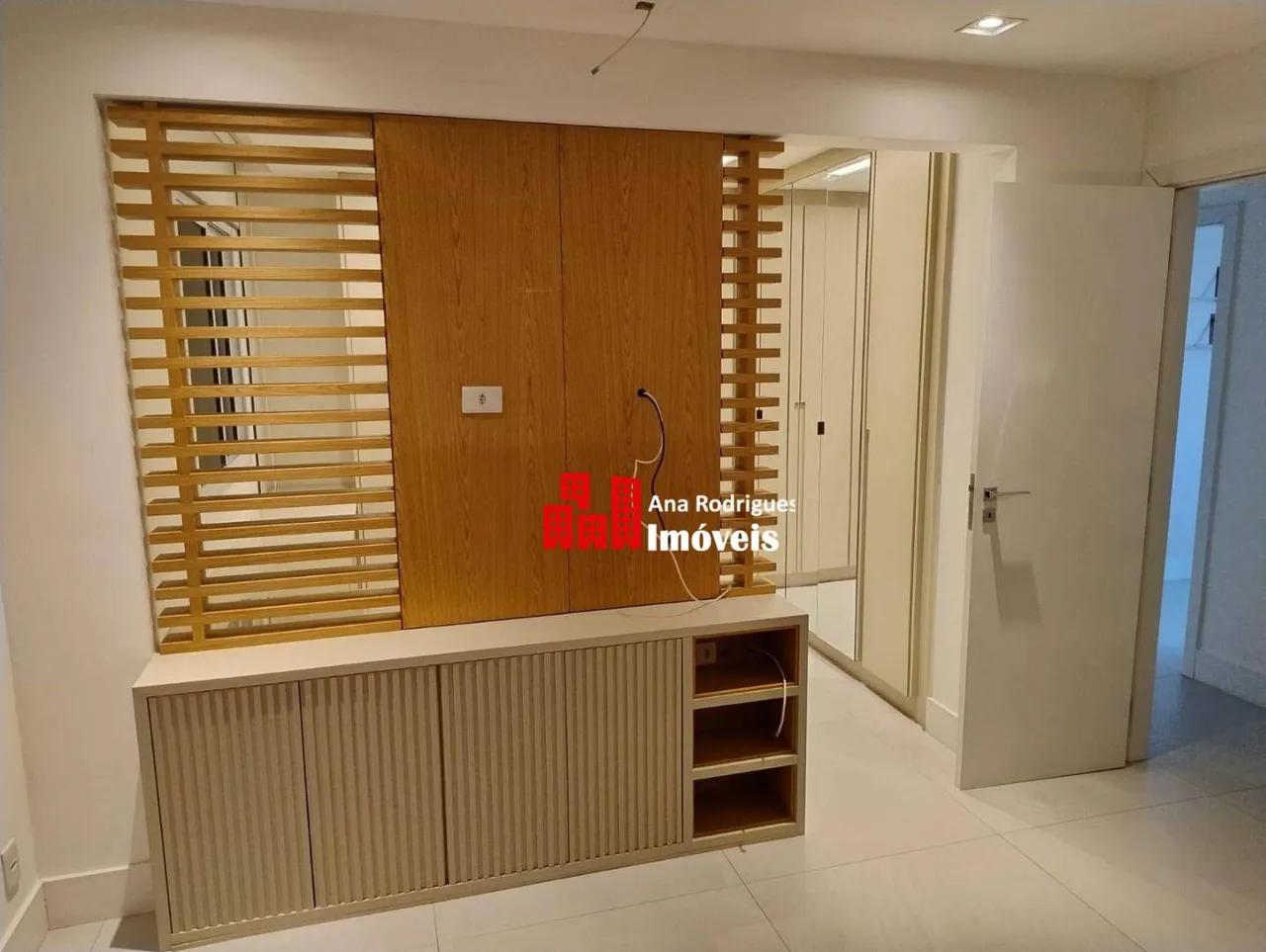 4-bedroom apartment with an open-plan kitchen — photo 9