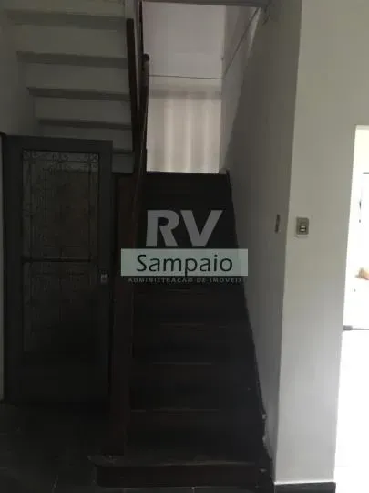 Commercial industrial house with 198 m² and 4 bedrooms — photo 2