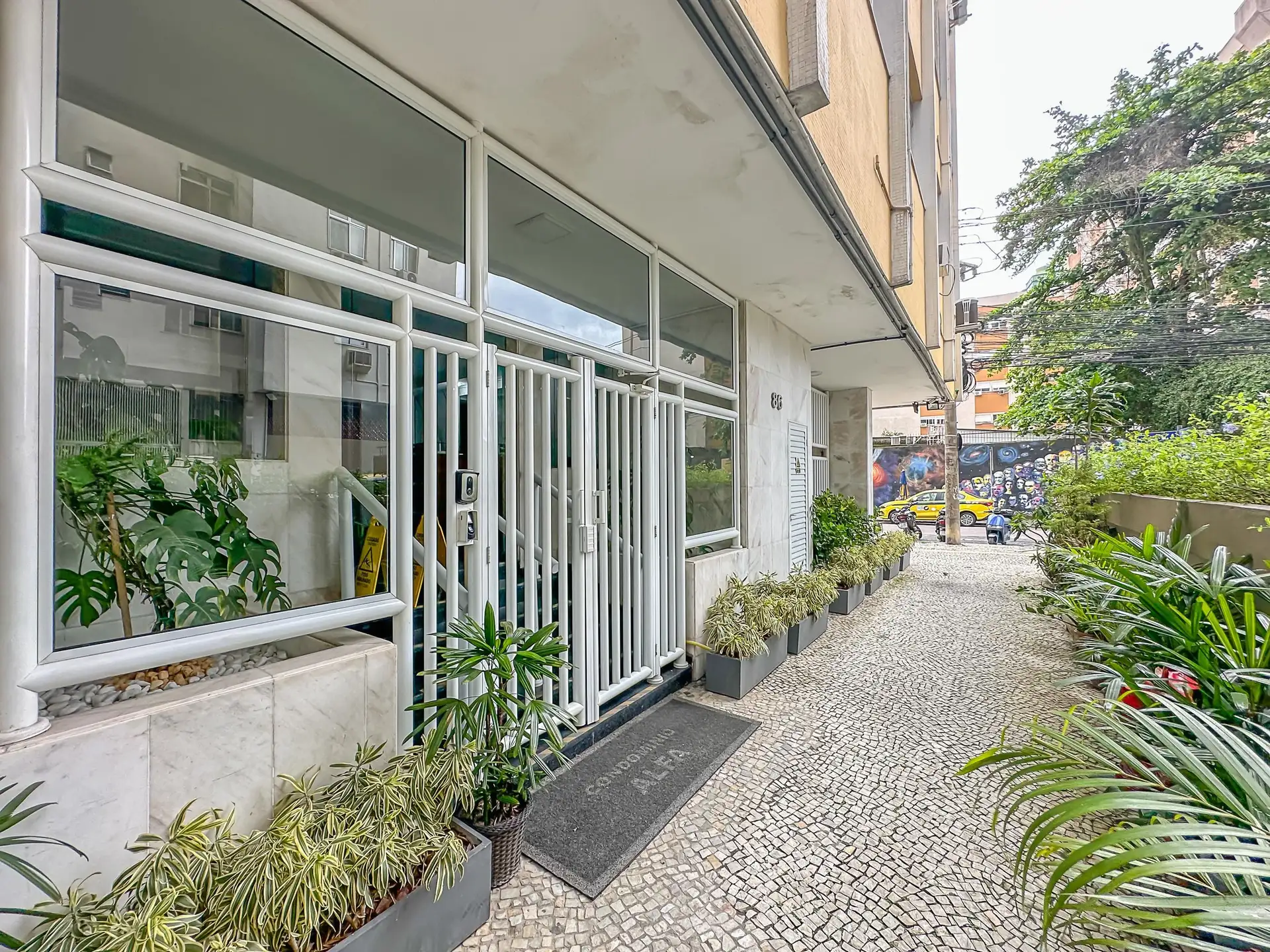 2-bedroom apartment with a glass-enclosed balcony — photo 28