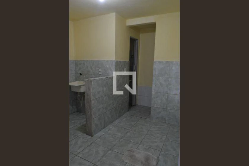 Apartamento de 1 dormitorio con cocina separada y ducha eléctrica — photo 13