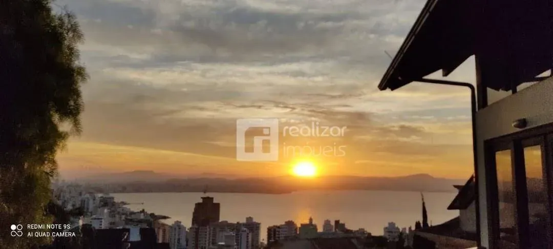 Casa con 4 dormitorios en suite y ventanales del suelo al techo — photo 32