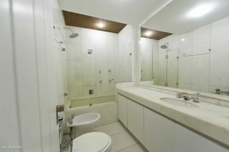 Residential apartment with 4 bedrooms and 5 bathrooms — photo 9