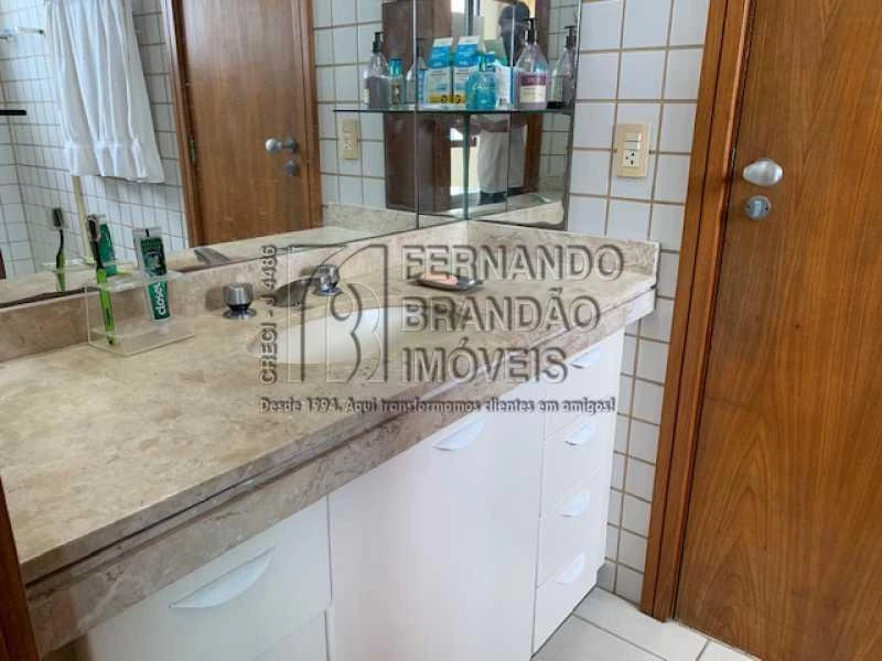 4-bedroom apartment with a bathtub — photo 4