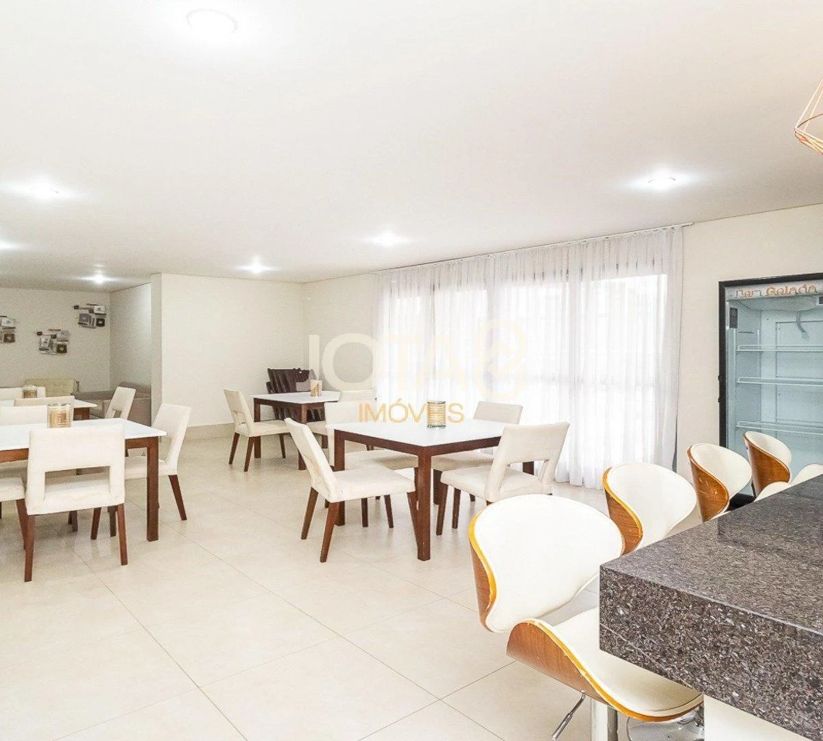 Apartment with 3 en-suite bedrooms and enclosed balcony — photo 10