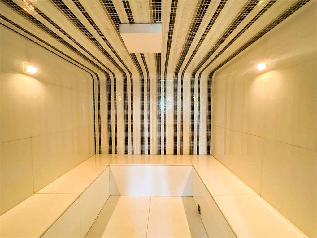 Furnished house with 5 en-suite rooms and 918 m² — photo 6