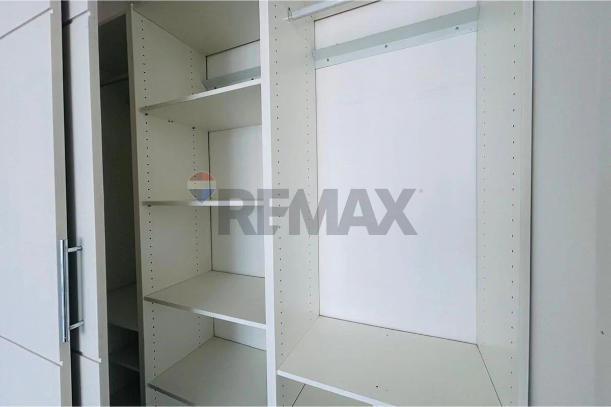 One-bedroom apartment in a building with a sauna — photo 6