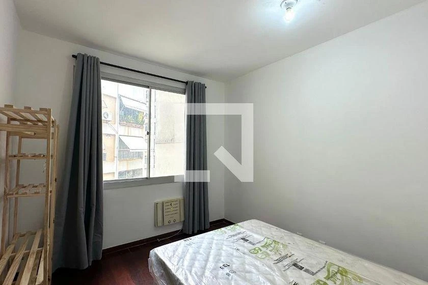 Glass-enclosed balcony in a 4-bedroom apartment, 113 m² — photo 36