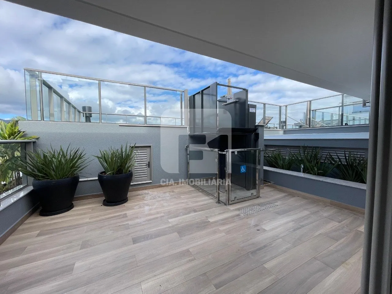 2-bedroom apartment with 2 parking spaces and balcony BBQ — photo 23