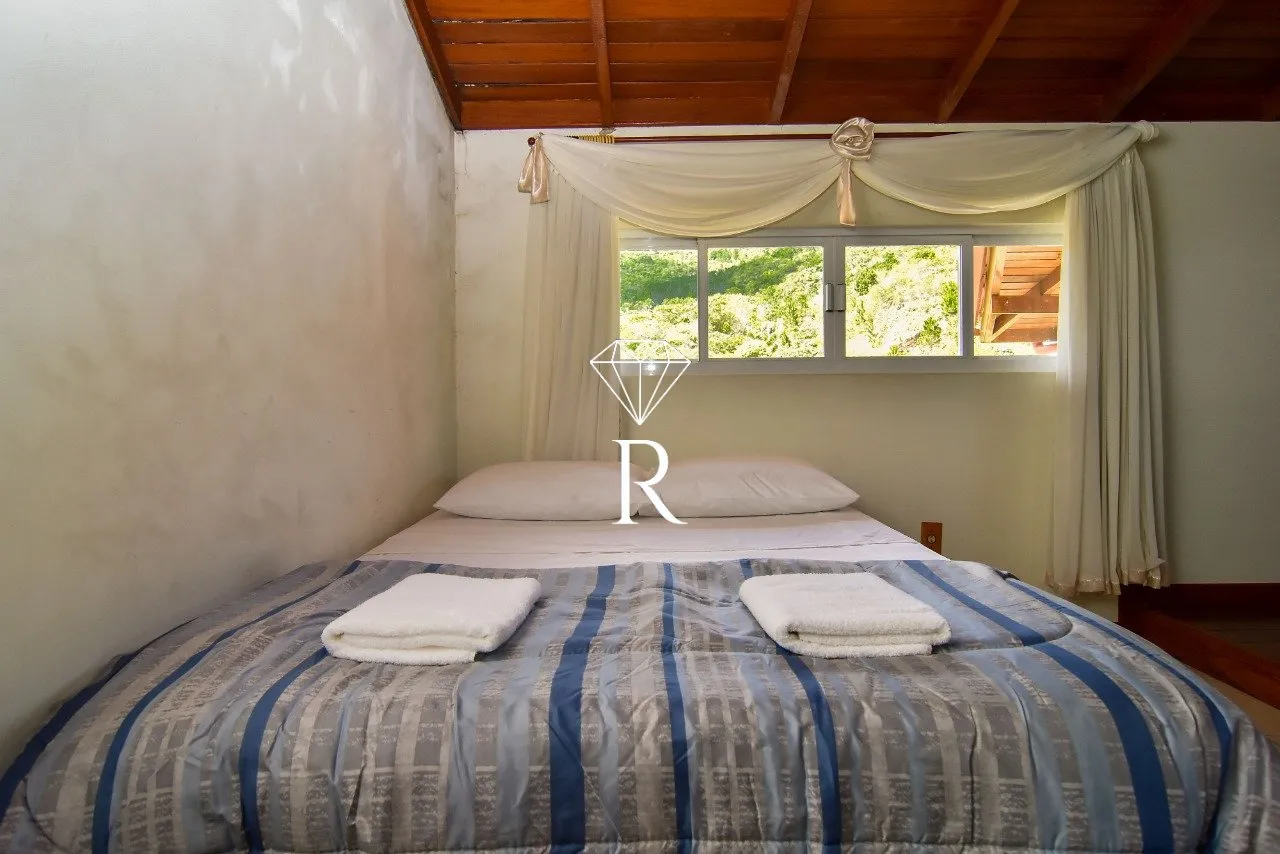 Casa tipo sítio con 4 dormitorios y 6 plazas de aparcamiento — photo 20