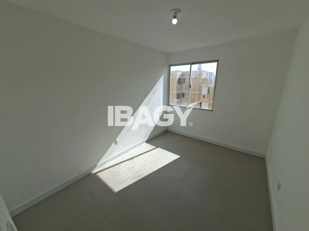 3-bedroom apartment with a half-bath and parking — photo 3