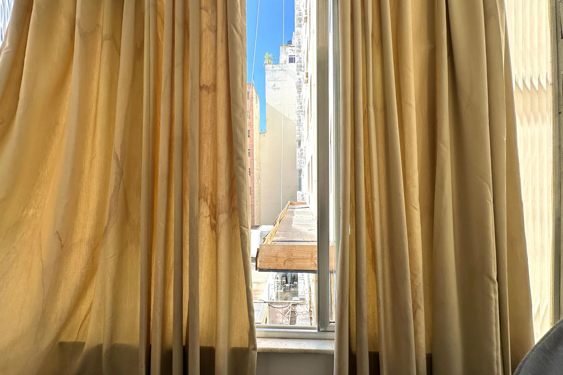 Furnished apartment with 3 bedrooms and a balcony — photo 40