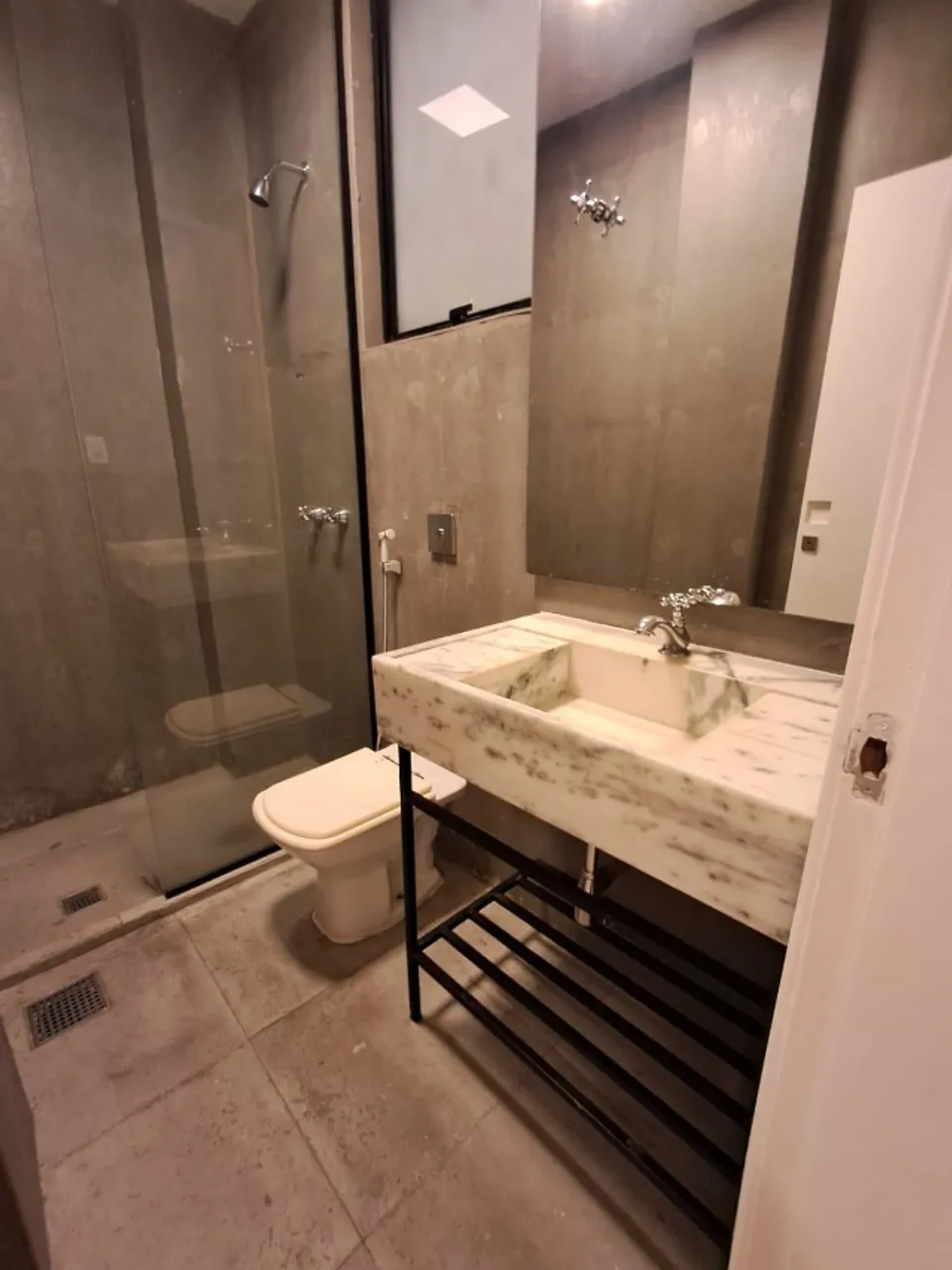 Деревянный пол или ламинат и 3 спальни: квартира 144 м² — photo 11