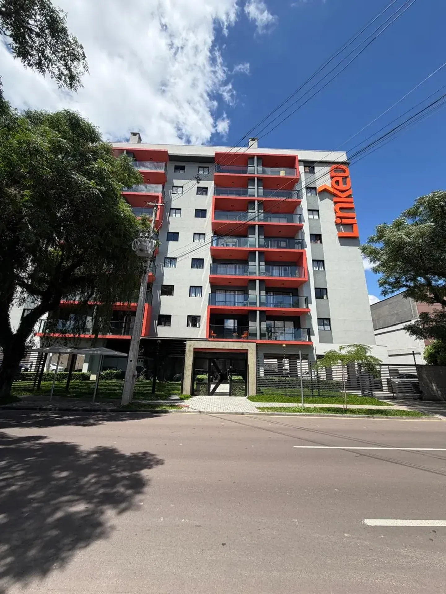 Furnished 1-bedroom apartment with balcony and barbecue — photo 47