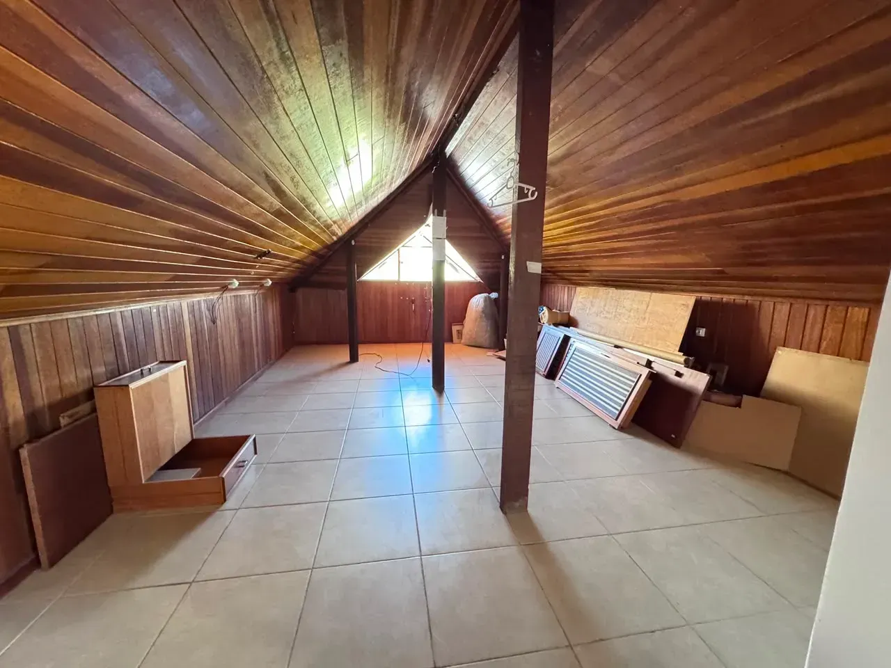 House with 5 bedrooms and 5 bathrooms, city view — photo 10