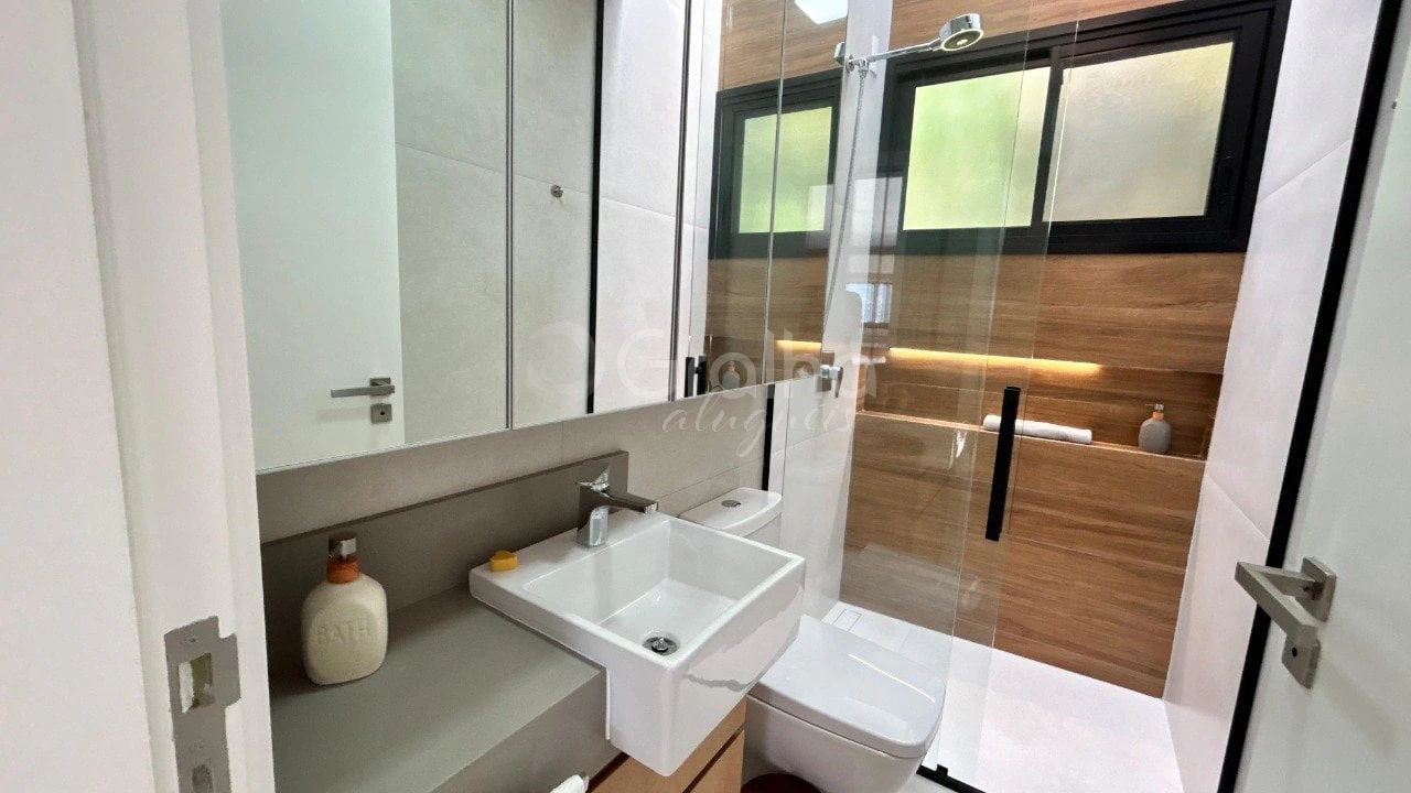 Furnished house, 158 m², with floor-to-ceiling windows — photo 12