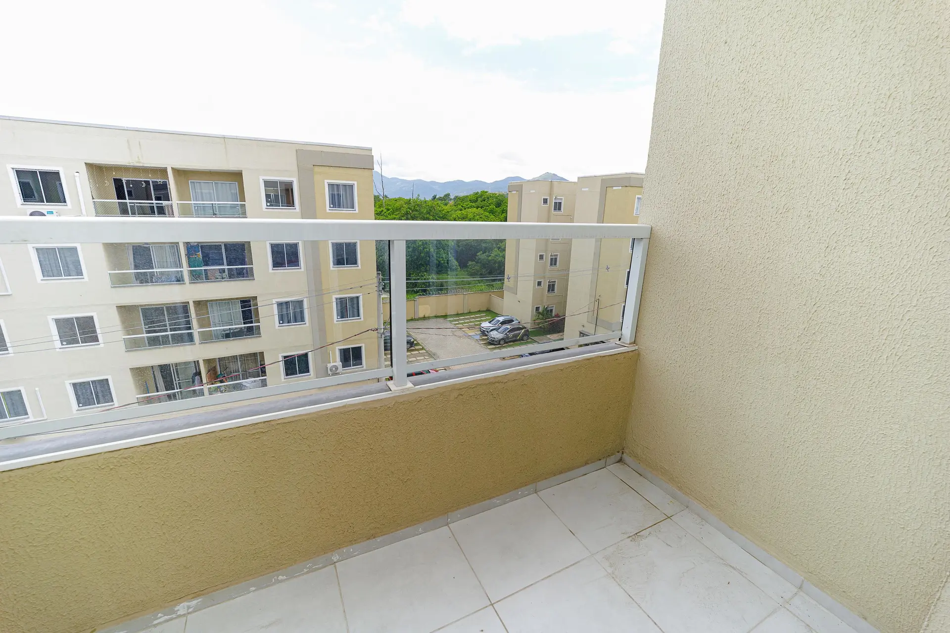 Glass-enclosed balcony in a 2-bedroom apartment, 44 m² — photo 12