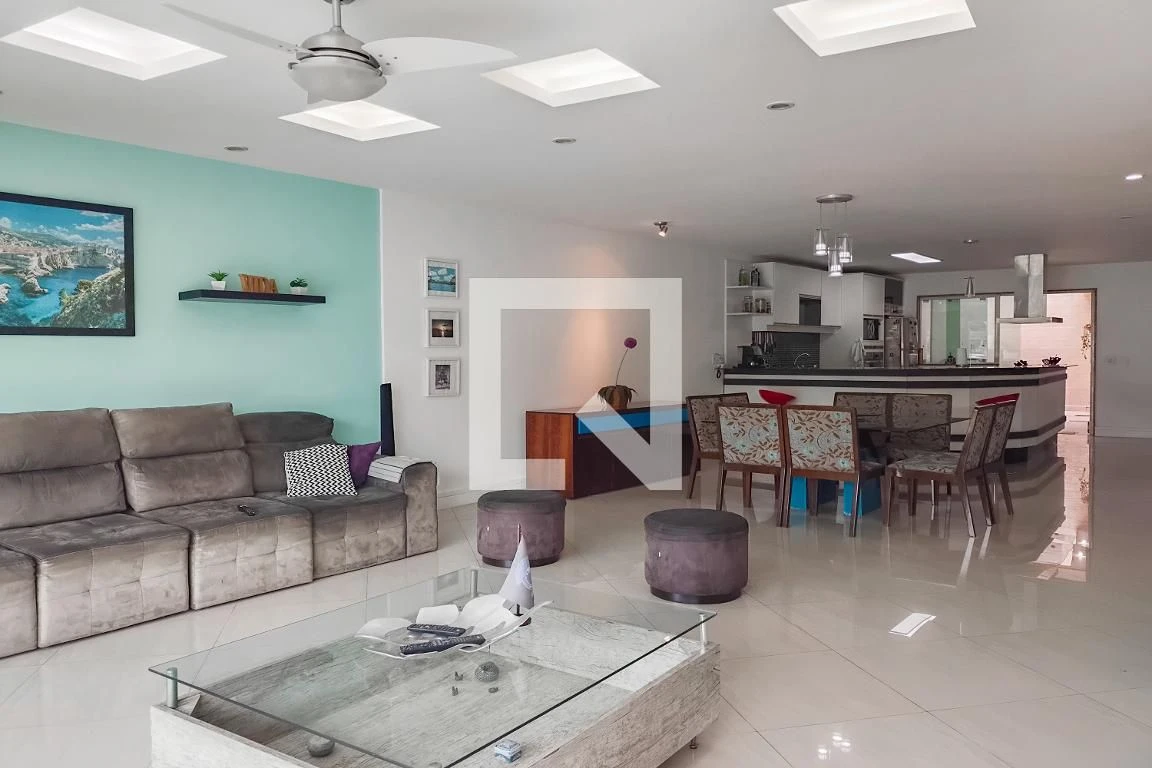 460 m² house with a water view and a private pool — photo 4