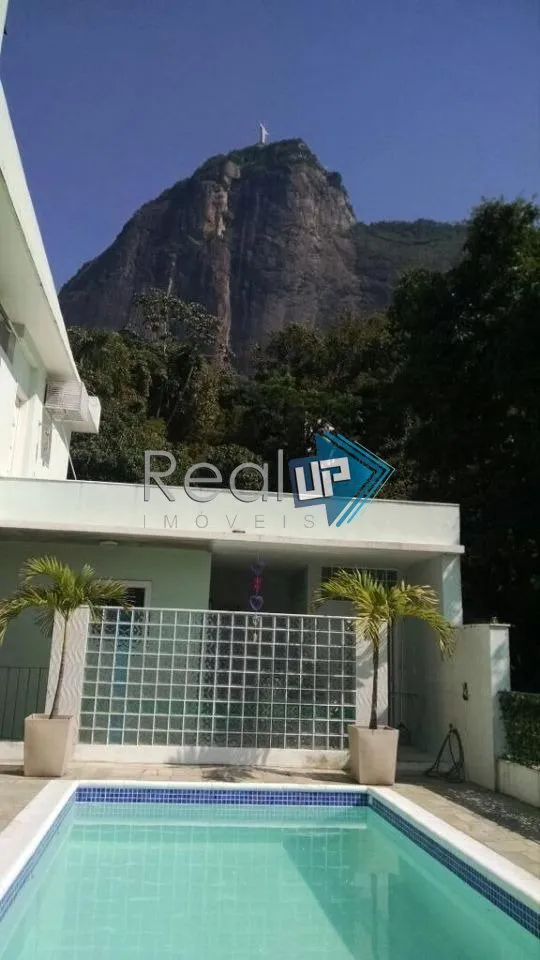 House with 3 bedrooms and 600 m² plus private BBQ terrace — photo 48