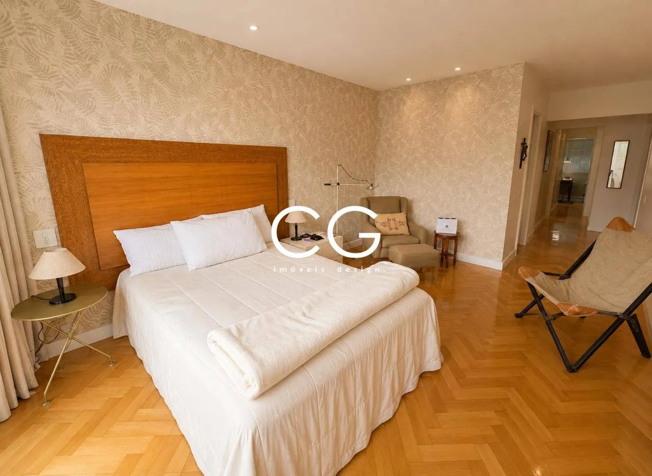 Furnished apartment with 3 bedrooms and 440 m² — photo 3