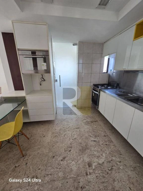 Furnished apartment, 250 m², with a glass-enclosed balcony — photo 4