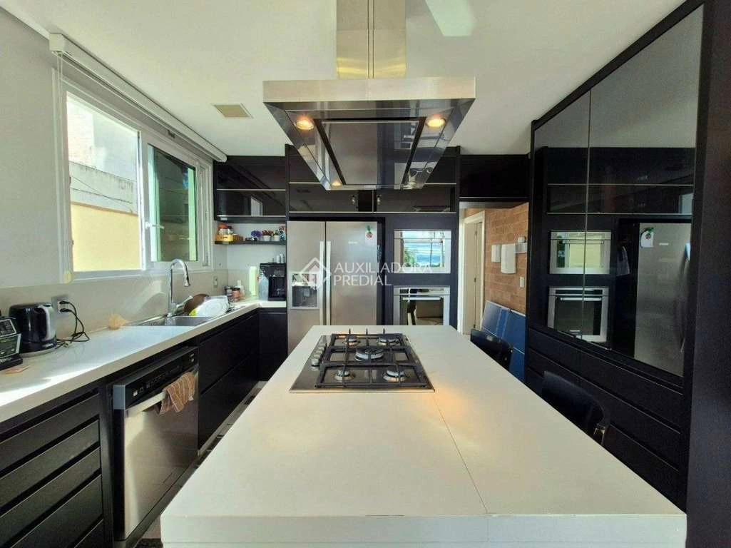 Furnished house with 3 bedrooms and 4 bathrooms — photo 2