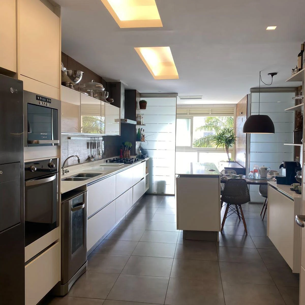 Apartamento mobiliado 420 m² com 4 suítes e varanda envidraçada — photo 2