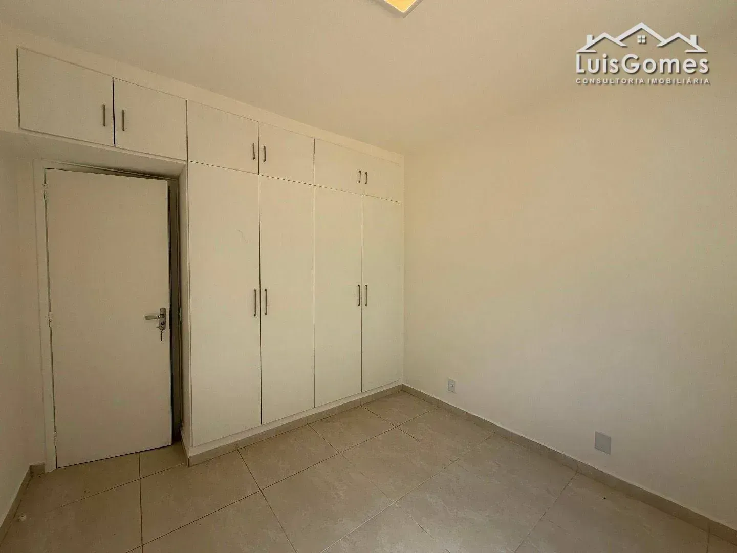 Unfurnished house with 5 bedrooms and 5 bathrooms — photo 22