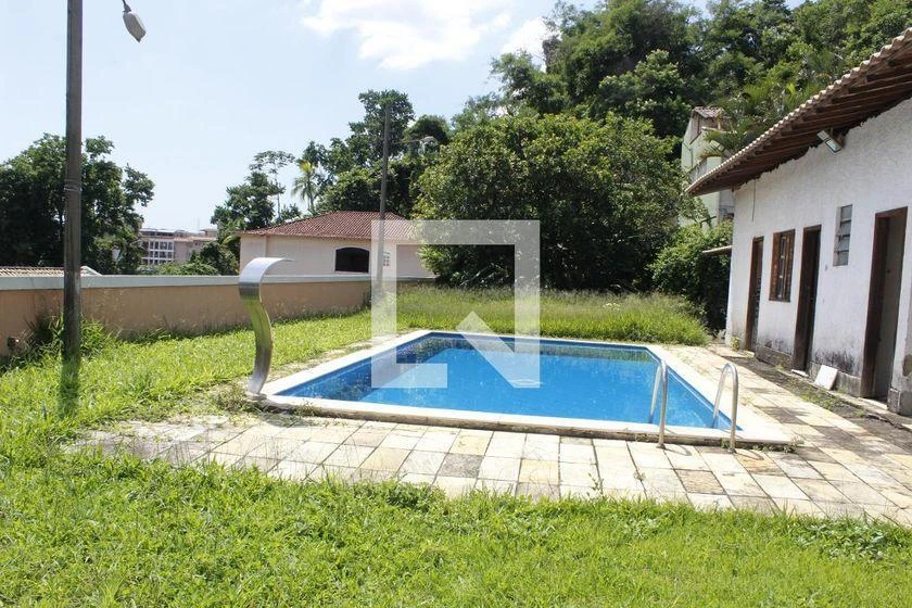 4-bedroom house with a mountain view in Rio de Janeiro — photo 17