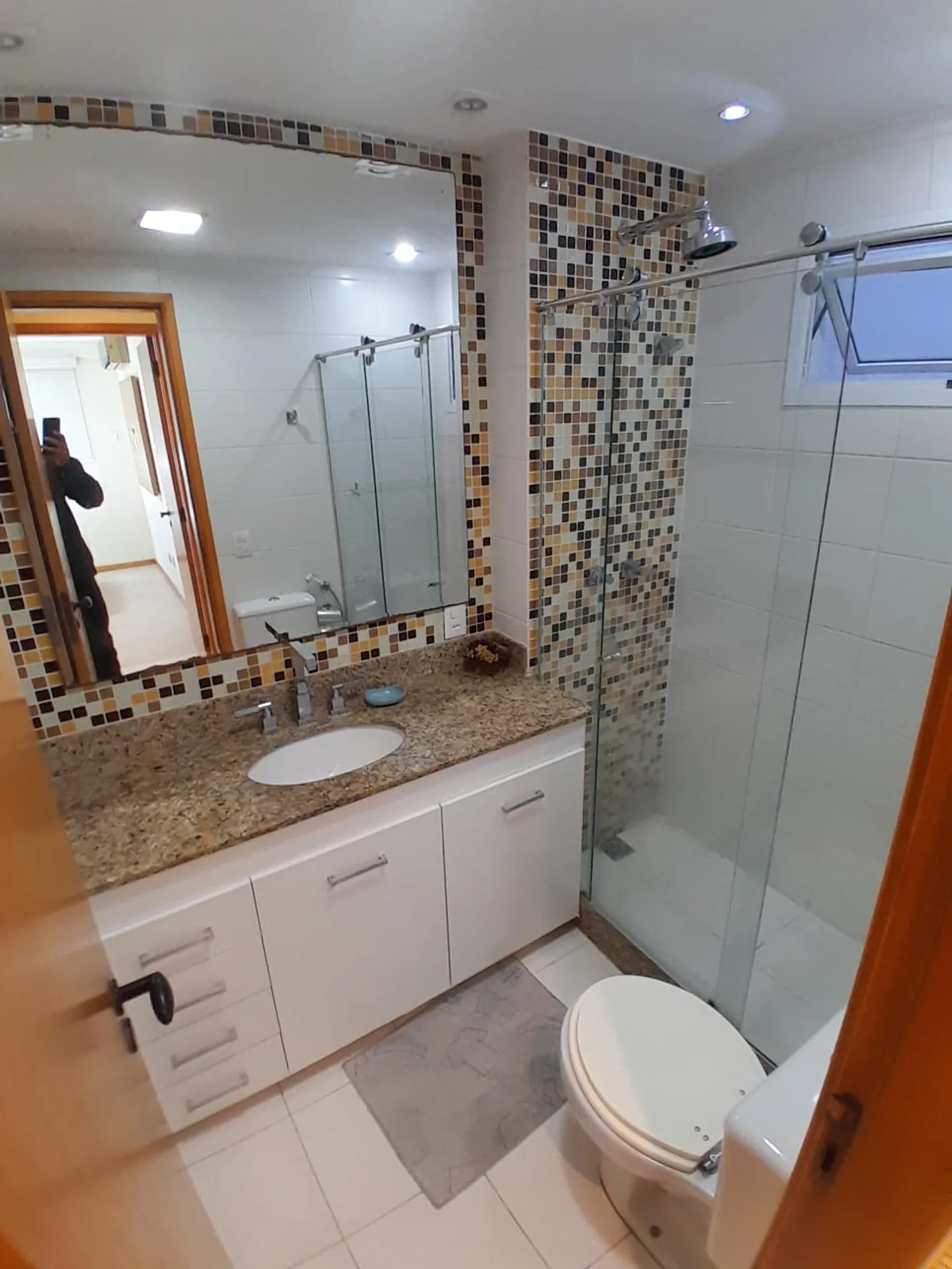 Apartment with 4 bedrooms, 3 bathrooms and built-in storage — photo 25