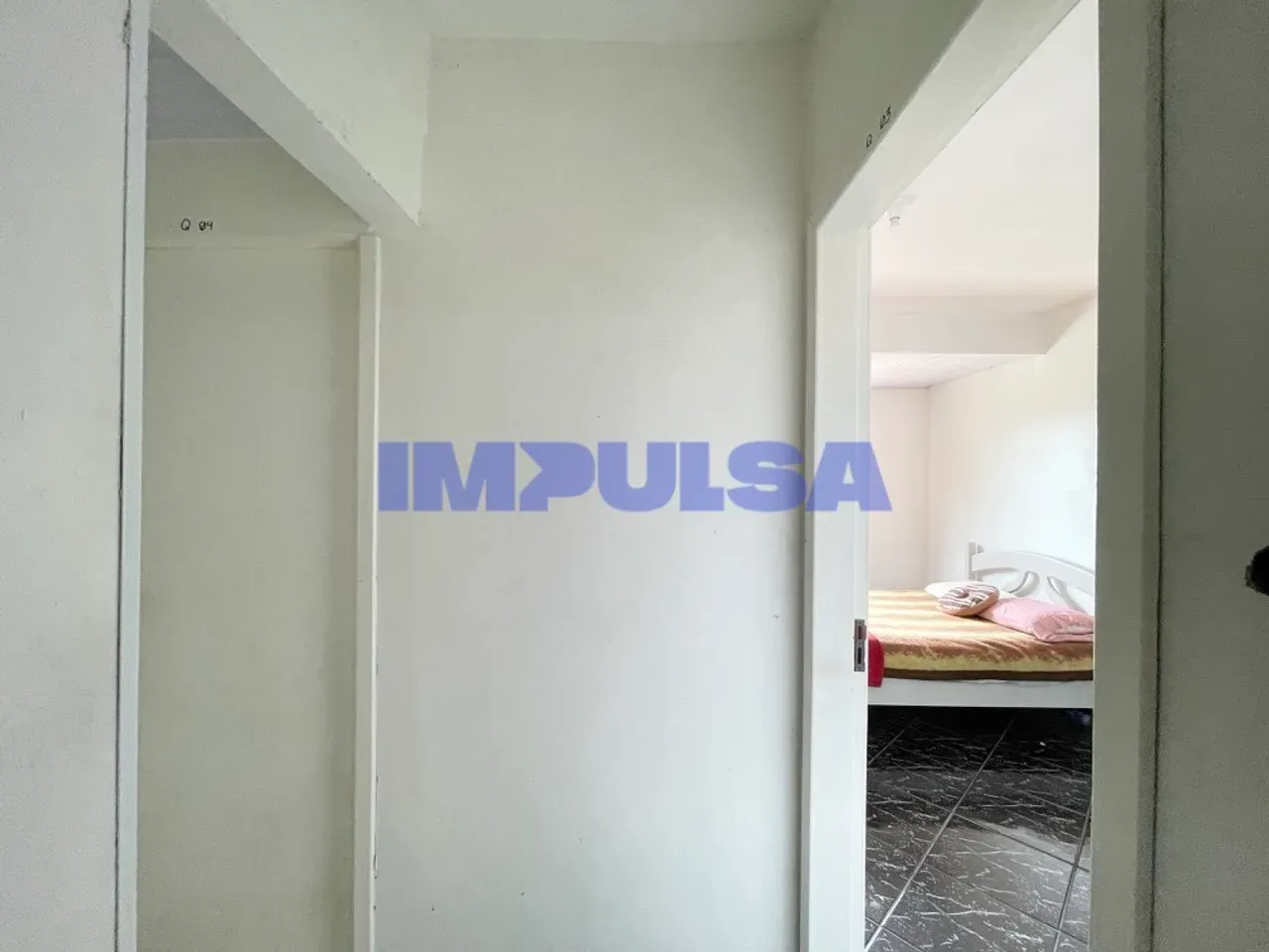 Furnished studio with 1 bedroom and separate kitchen — photo 13