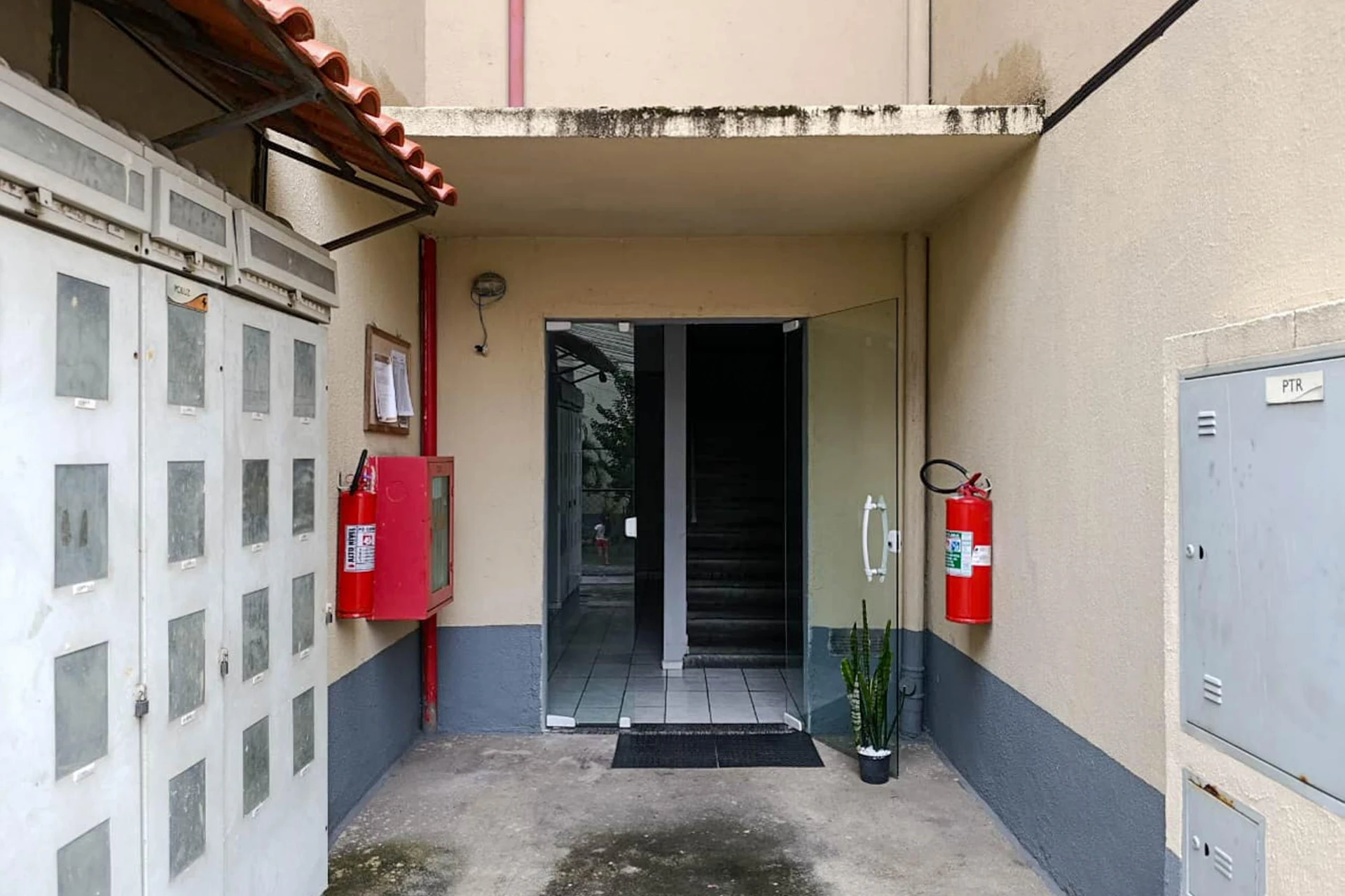 Rental apartment with 2 bedrooms and a pool in the condo — photo 33
