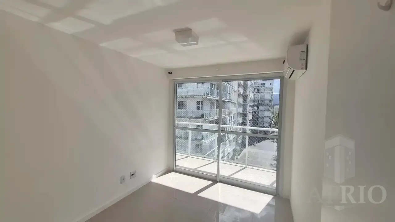3-bedroom apartment with 3 bathrooms and 2 parking spots — photo 3