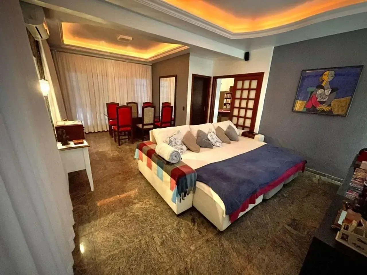 508 m² house with 3 en-suite bedrooms and 5 bathrooms