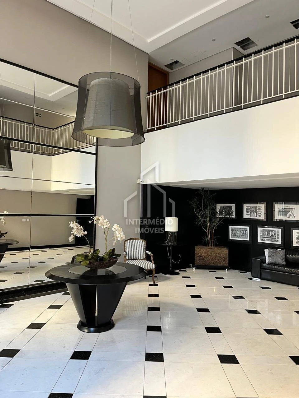 Bathtub in a 3-bedroom apartment, 145 m² — photo 26