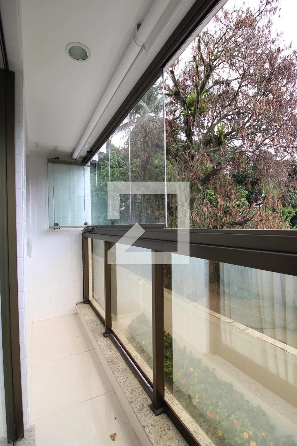 Furnished 2-bedroom apartment with glass balcony — photo 19