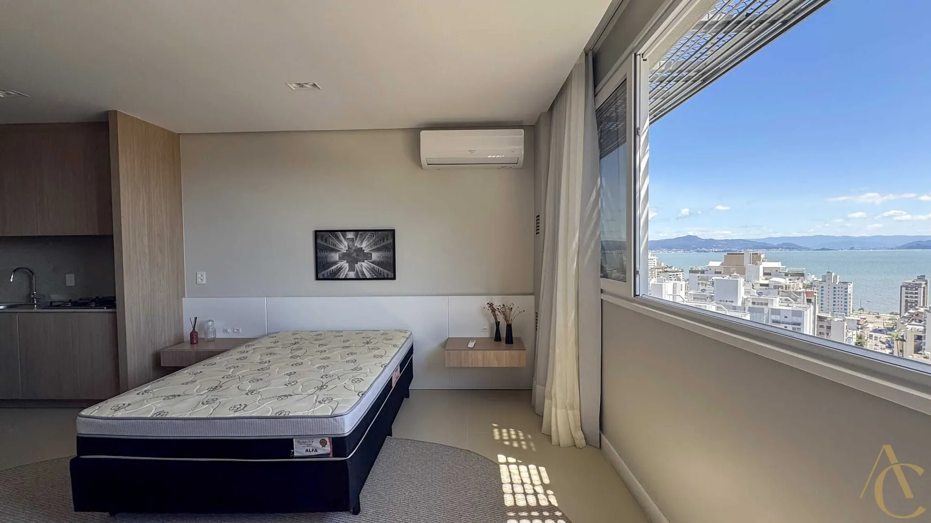 Furnished studio with integrated kitchen and 1 bathroom — photo 13