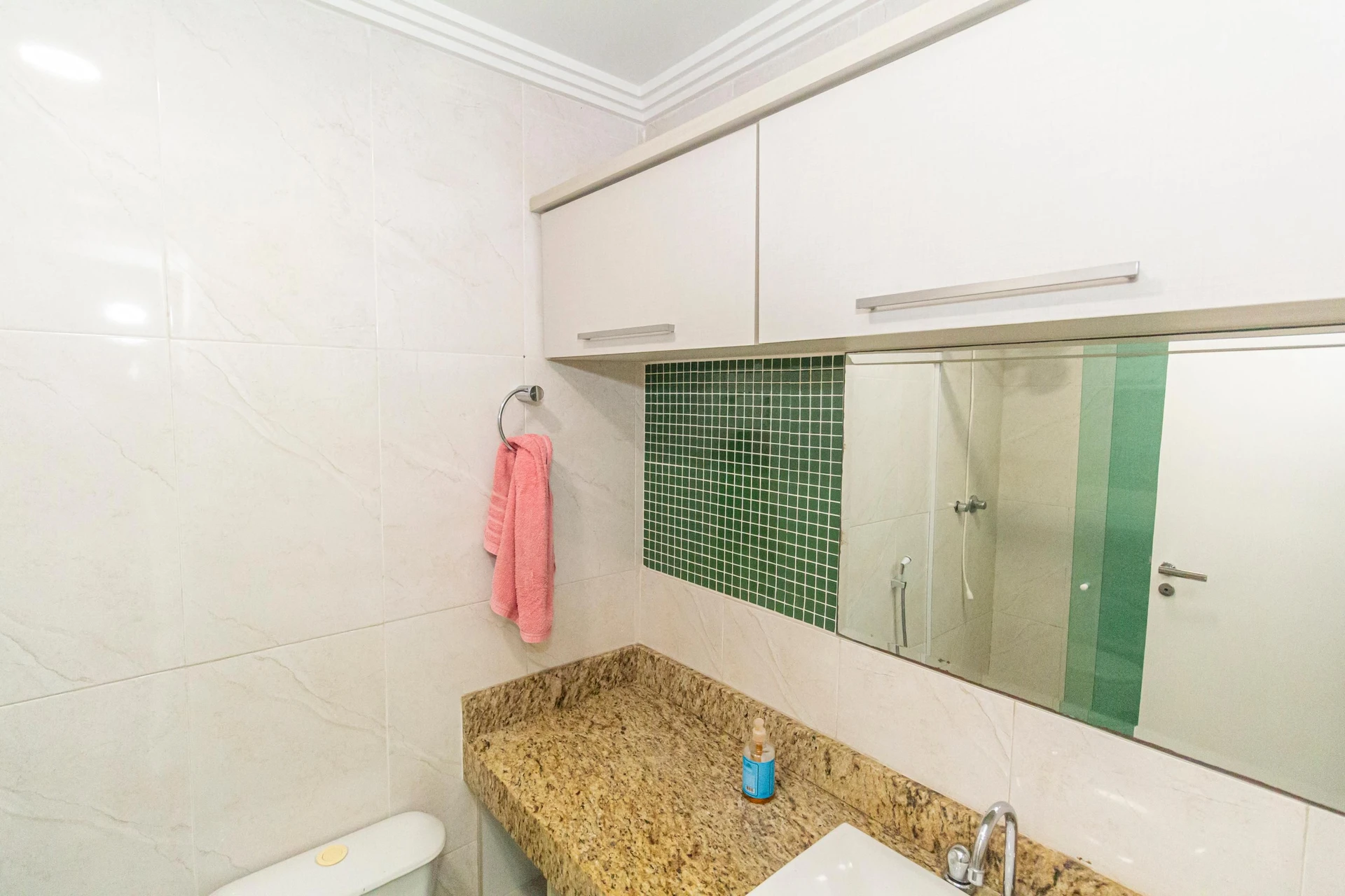 Apartamento mobiliado com 4 quartos e 3 banheiros — photo 58