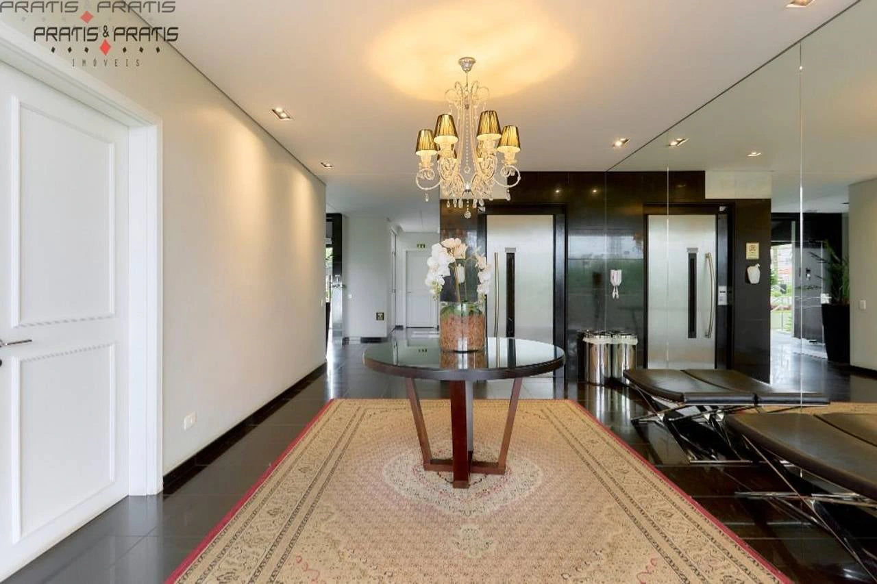 Bathtub in a 3-bedroom apartment, 131 m² — photo 28