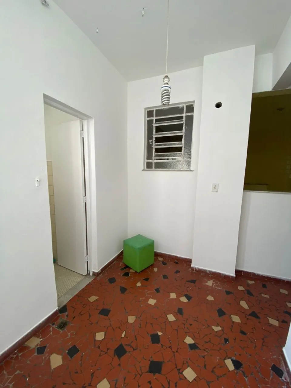 Apartamento sem mobília com 4 quartos e cozinha separada — photo 9