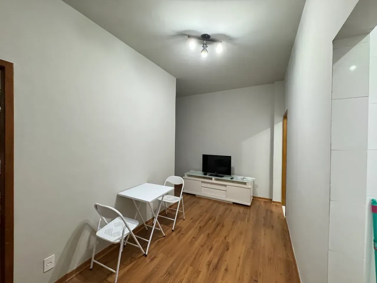 Furnished 1-bedroom apartment with a gas stove — photo 13