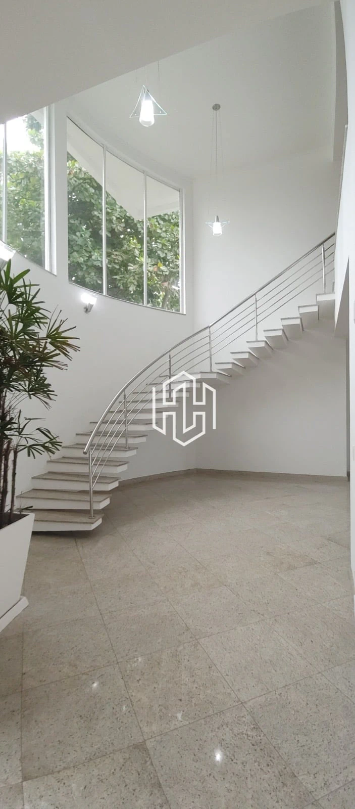 1500 m² house with floor-to-ceiling windows and a bathtub — photo 3