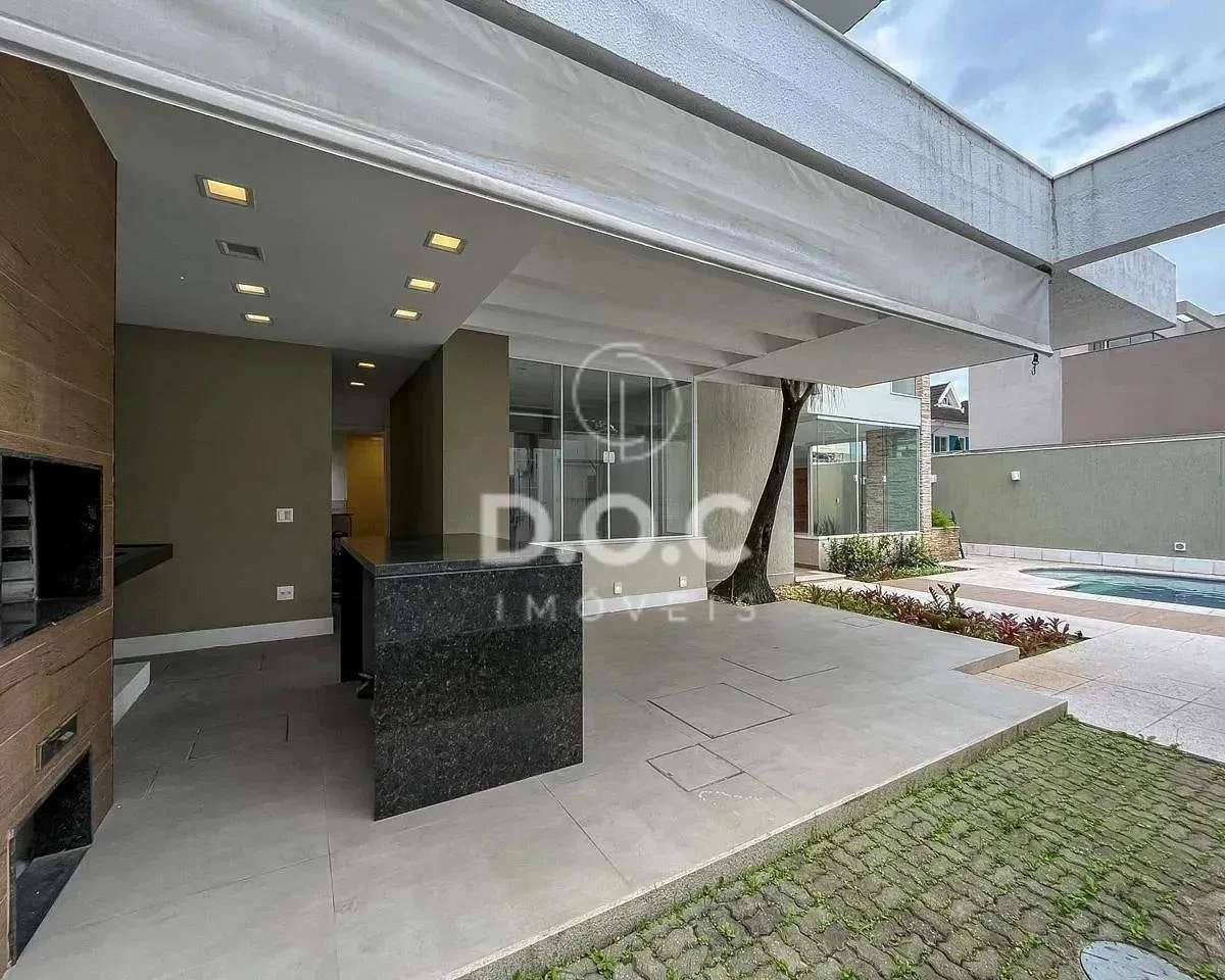 Floor-to-ceiling windows in a 5-bedroom house, 300 m² — photo 40