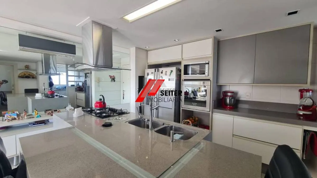 Меблированная квартира 227 м² с встроенным грилем на балконе — photo 11