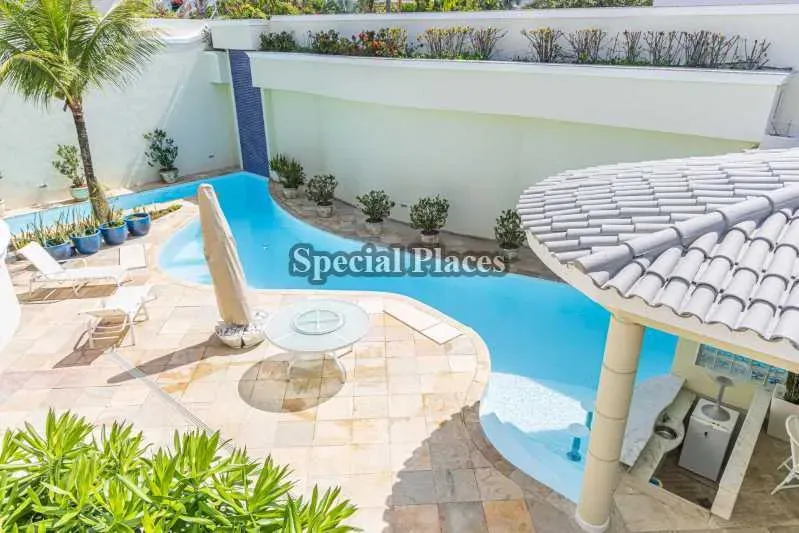 Furnished home with 5 bedrooms and 5 parking spaces — photo 25
