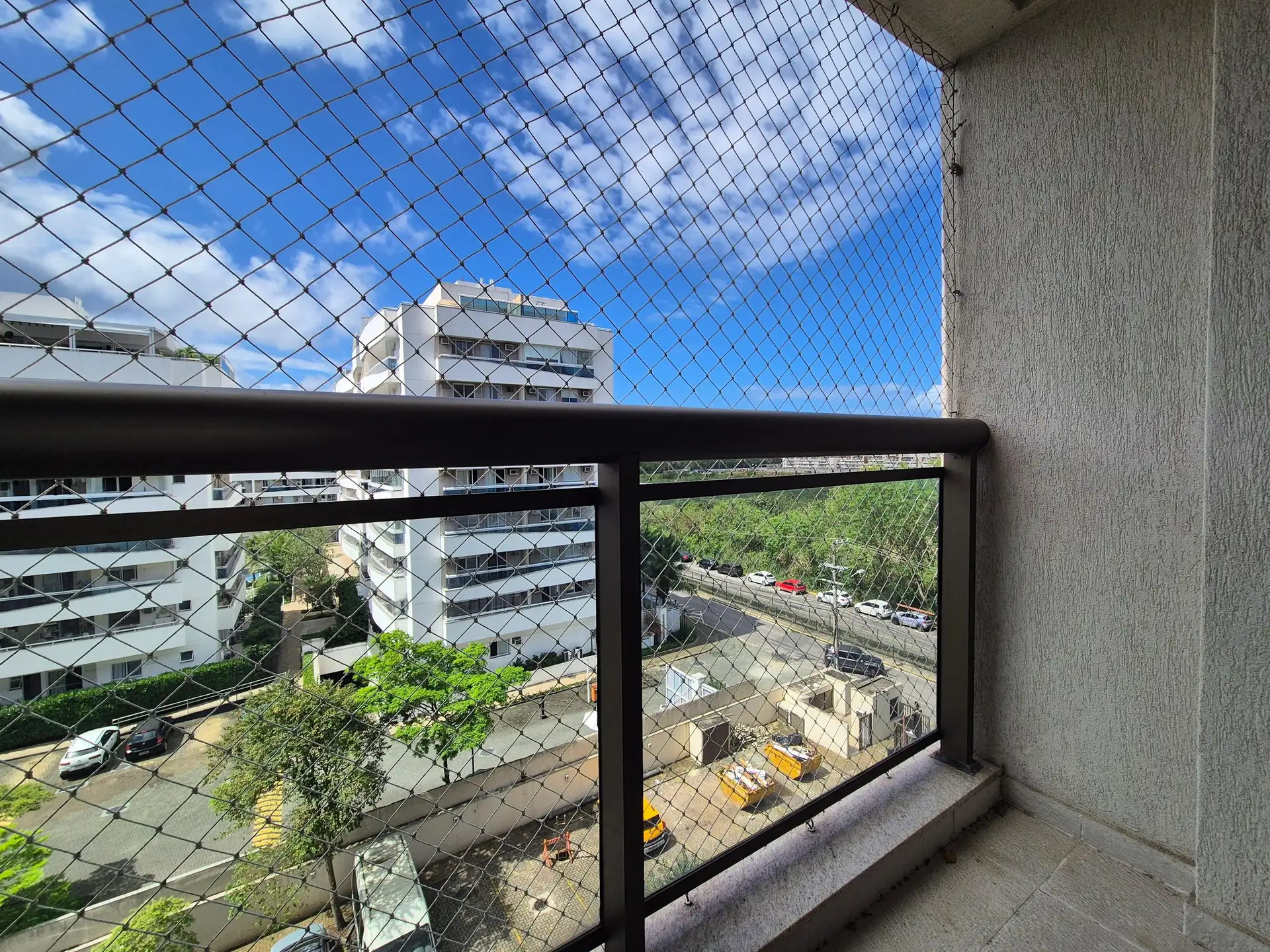 3-bedroom apartment with balcony and open-plan kitchen — photo 23