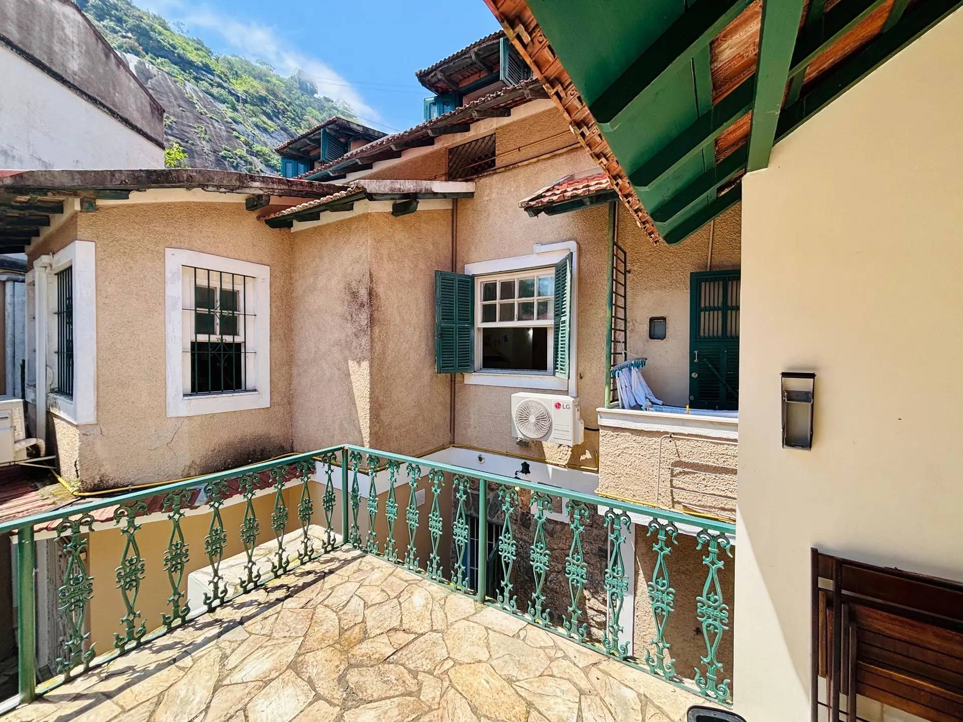 Furnished house, 380 m², with a grill on the balcony — photo 24