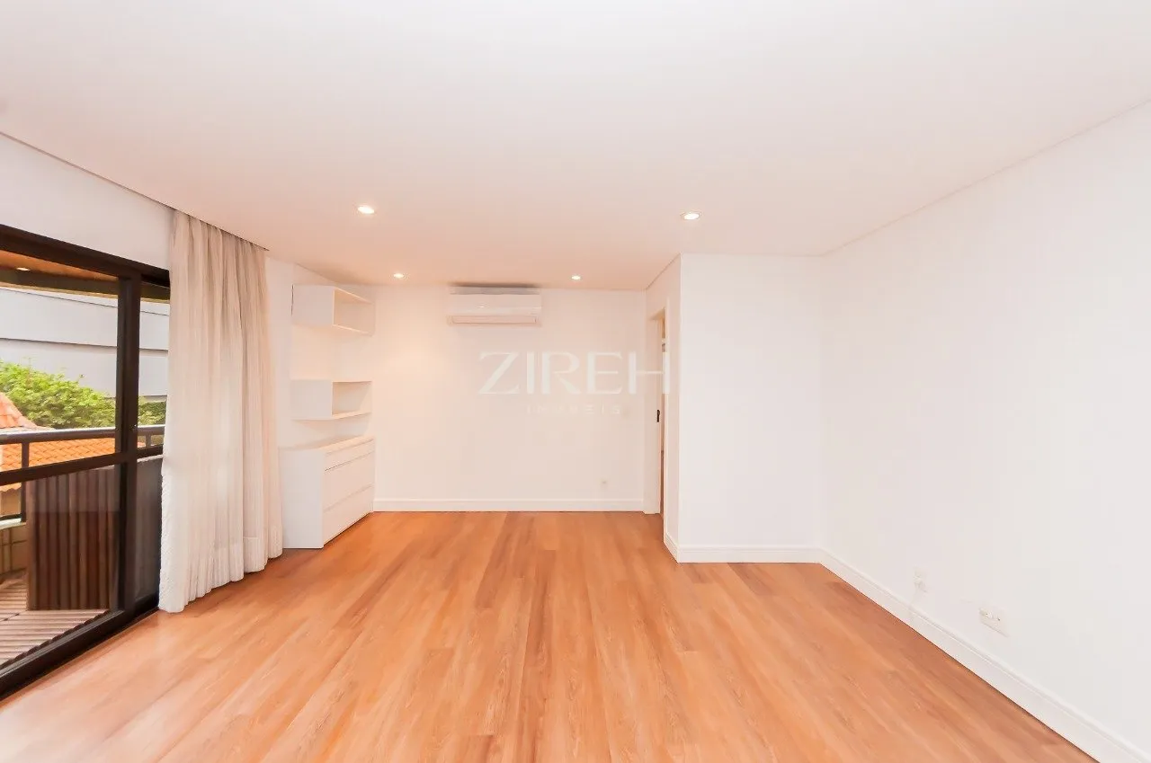 3 en-suite bedrooms in a 174 m² apartment with 2 spots — photo 4